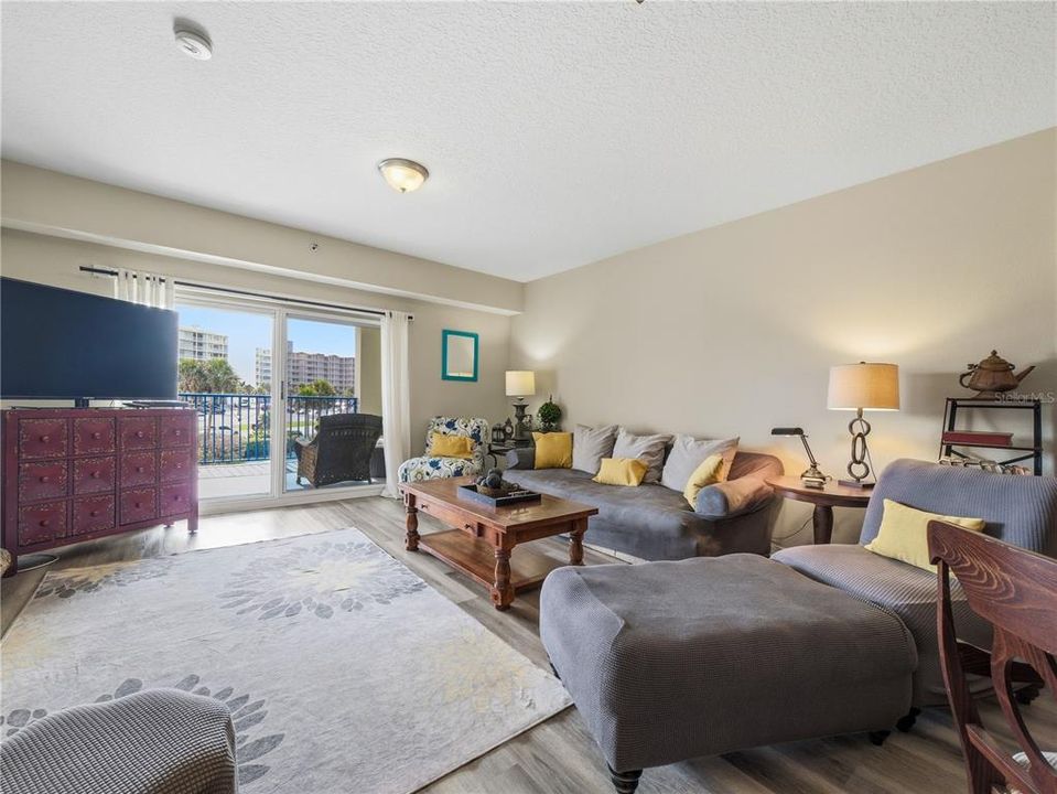 En Venta: $435,000 (2 camas, 2 baños, 1389 Pies cuadrados)