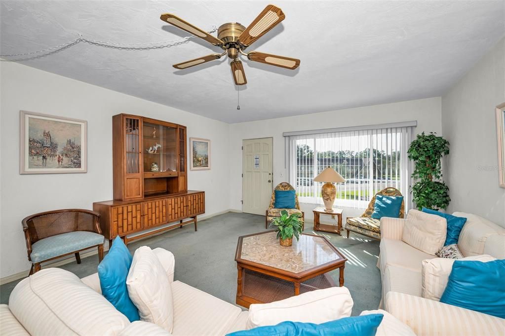 For Sale: $149,900 (2 beds, 2 baths, 1400 Square Feet)