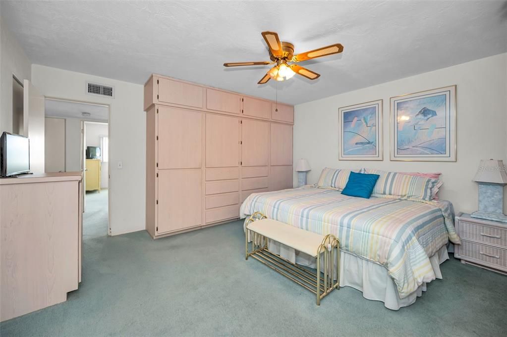 For Sale: $149,900 (2 beds, 2 baths, 1400 Square Feet)