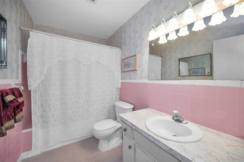 For Sale: $149,900 (2 beds, 2 baths, 1400 Square Feet)