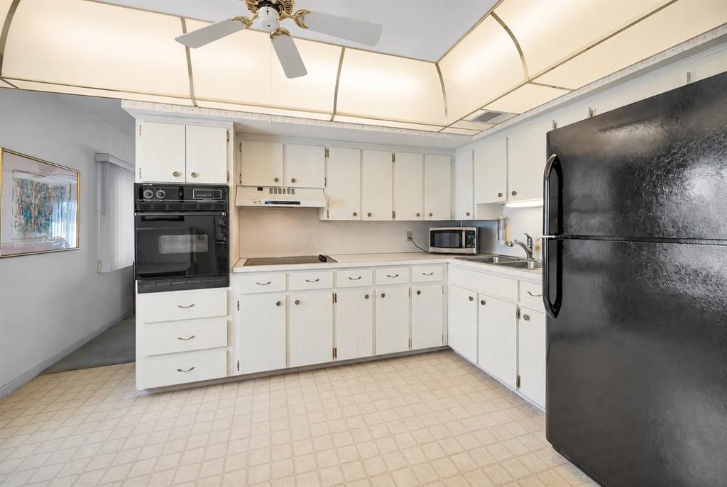 For Sale: $149,900 (2 beds, 2 baths, 1400 Square Feet)