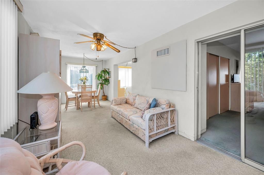 For Sale: $149,900 (2 beds, 2 baths, 1400 Square Feet)