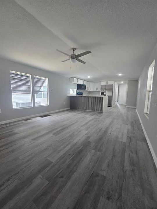 For Sale: $149,000 (2 beds, 1 baths, 784 Square Feet)