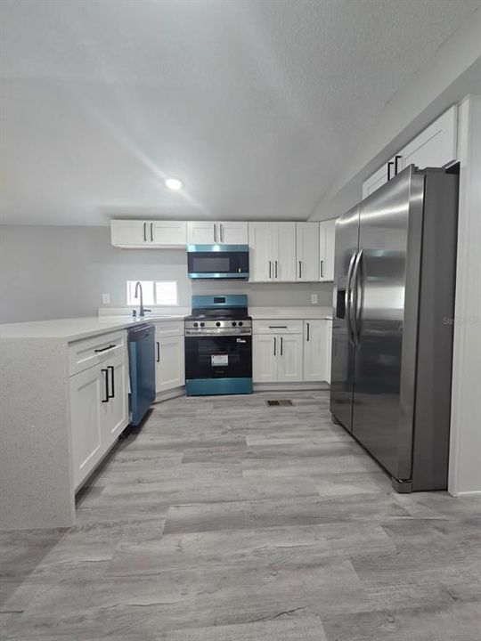 For Sale: $149,000 (2 beds, 1 baths, 784 Square Feet)
