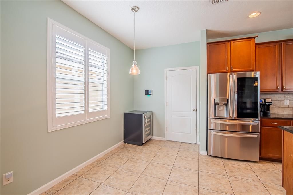 For Sale: $425,000 (4 beds, 2 baths, 2387 Square Feet)