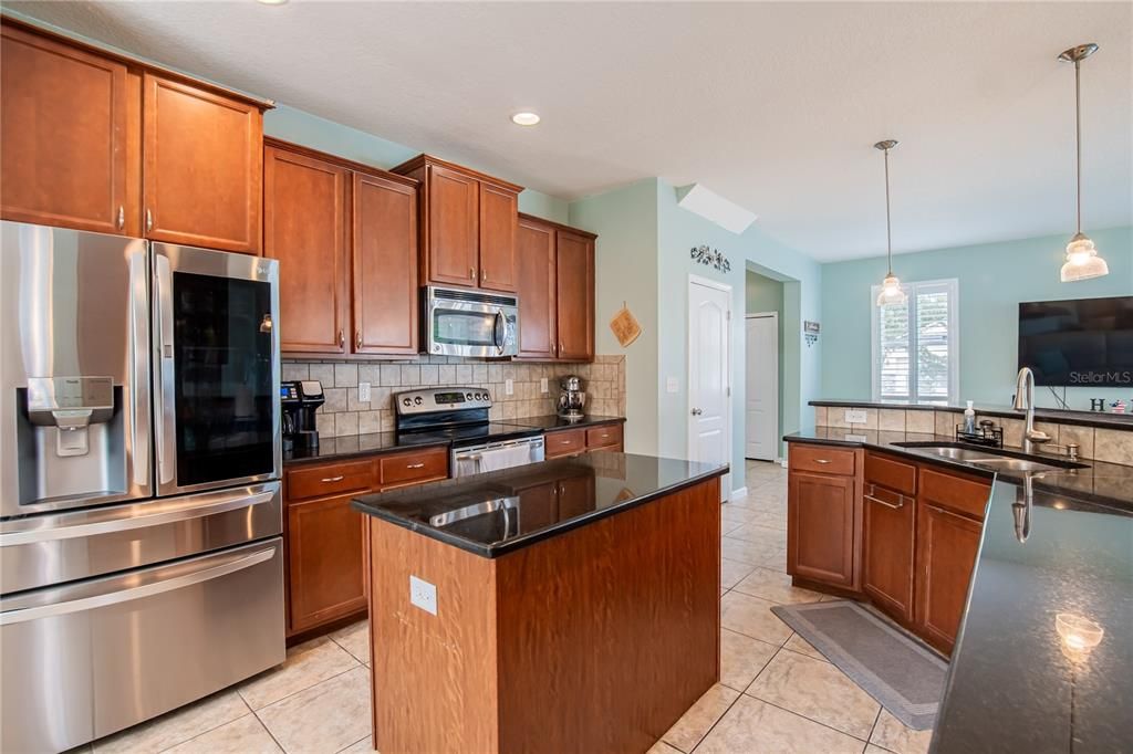 For Sale: $425,000 (4 beds, 2 baths, 2387 Square Feet)