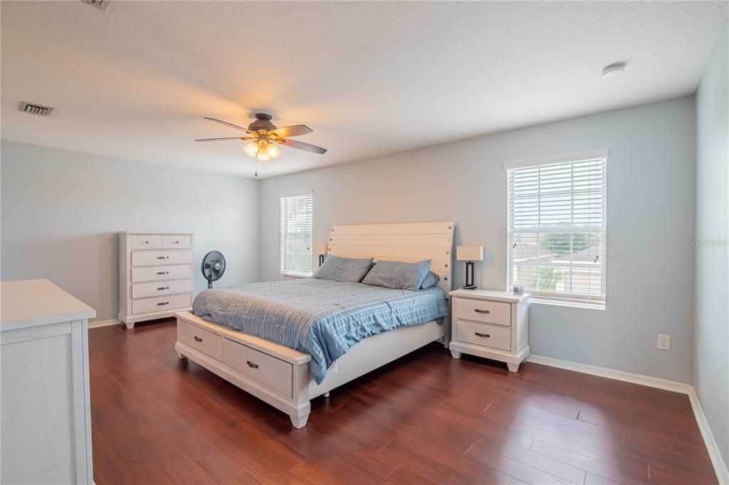 For Sale: $425,000 (4 beds, 2 baths, 2387 Square Feet)