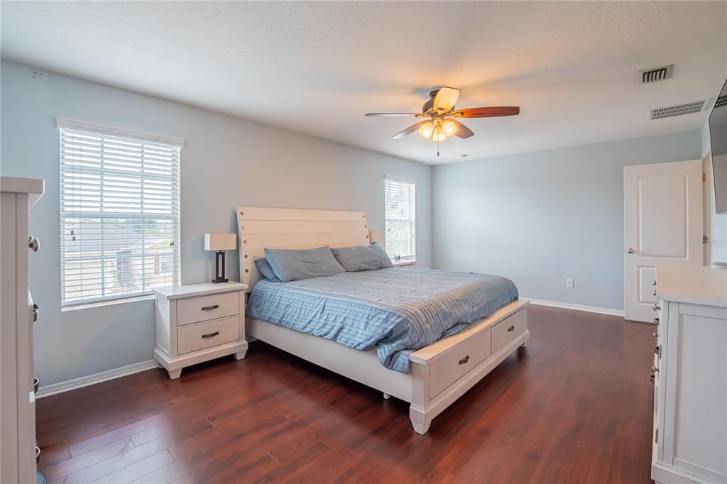 For Sale: $425,000 (4 beds, 2 baths, 2387 Square Feet)