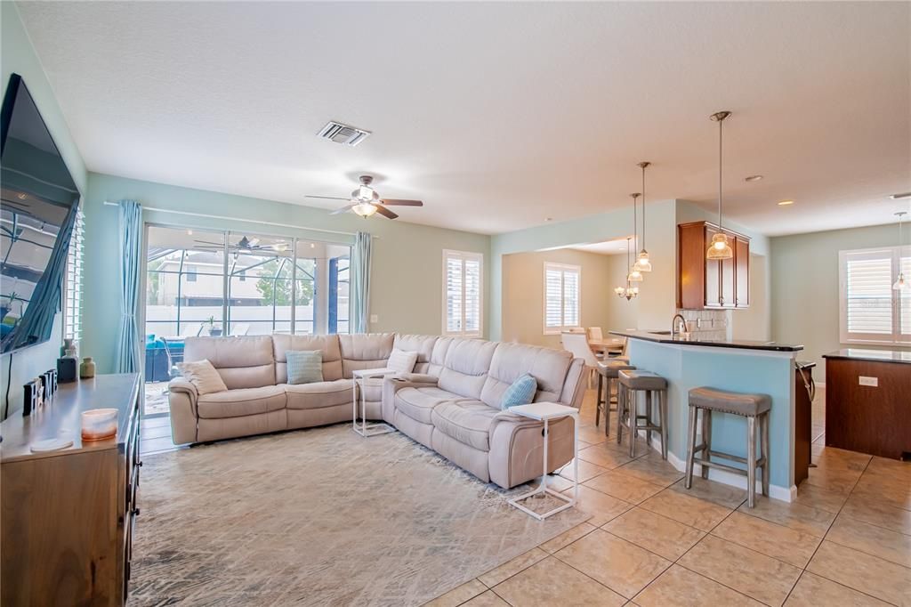 For Sale: $425,000 (4 beds, 2 baths, 2387 Square Feet)