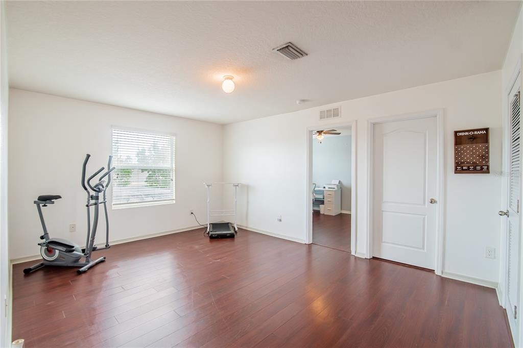 For Sale: $425,000 (4 beds, 2 baths, 2387 Square Feet)