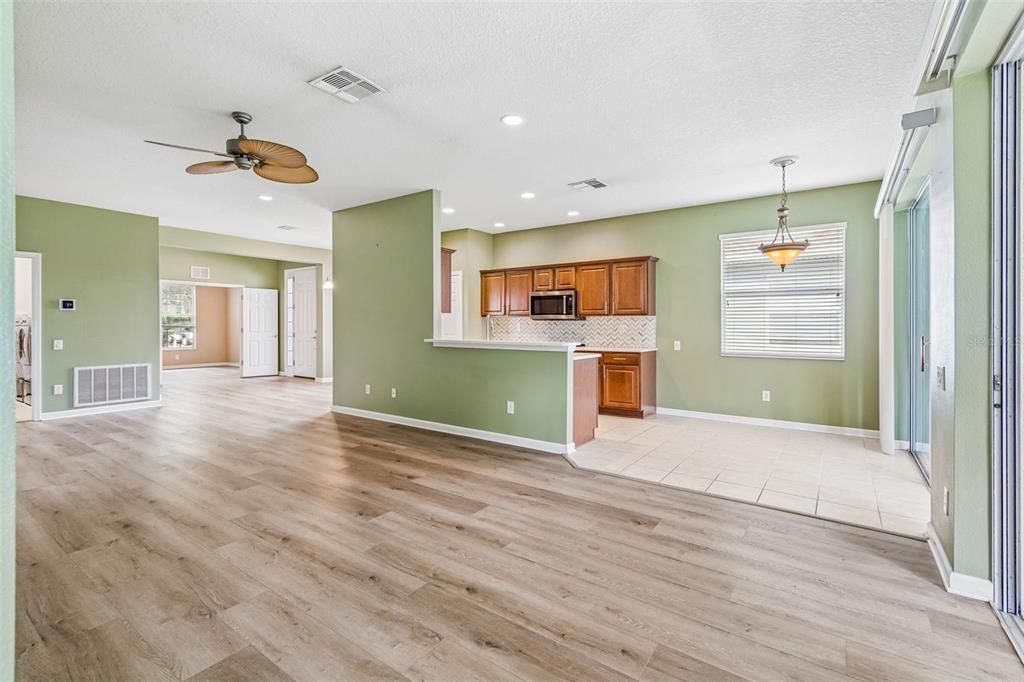 For Sale: $285,000 (2 beds, 2 baths, 1696 Square Feet)