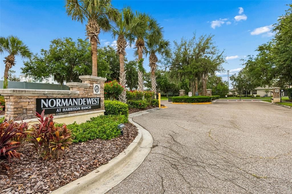 For Sale: $285,000 (2 beds, 2 baths, 1696 Square Feet)