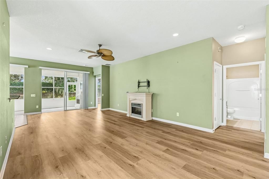 For Sale: $285,000 (2 beds, 2 baths, 1696 Square Feet)