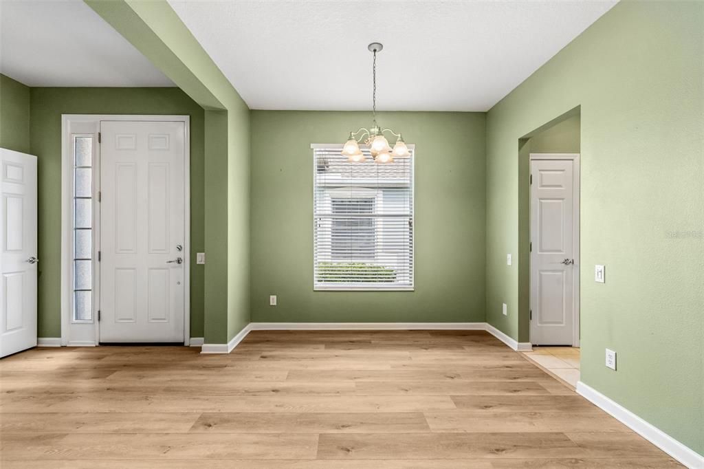 For Sale: $285,000 (2 beds, 2 baths, 1696 Square Feet)
