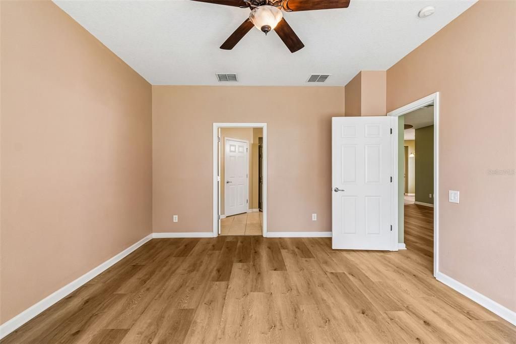For Sale: $285,000 (2 beds, 2 baths, 1696 Square Feet)