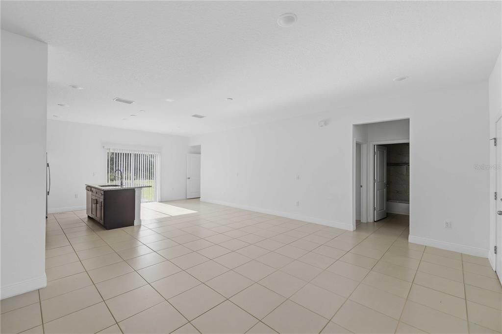 В аренду: $1,700 (4 спален, 2 ванн, 1578 Квадратных фут)