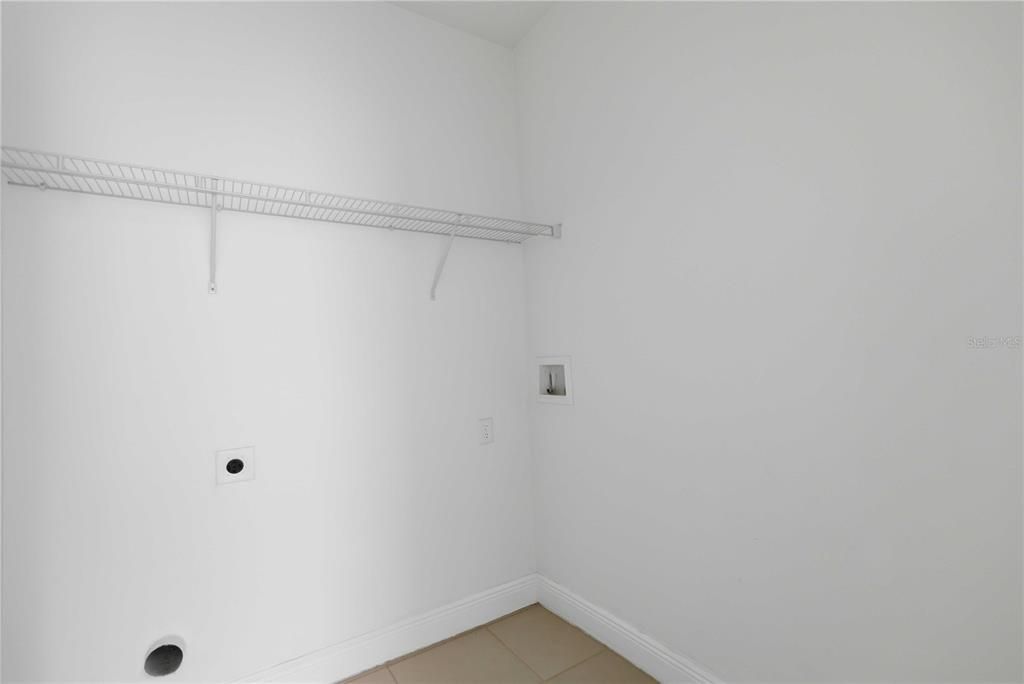 В аренду: $1,700 (4 спален, 2 ванн, 1578 Квадратных фут)