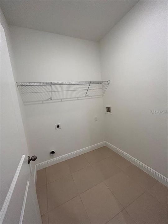 В аренду: $1,700 (4 спален, 2 ванн, 1578 Квадратных фут)