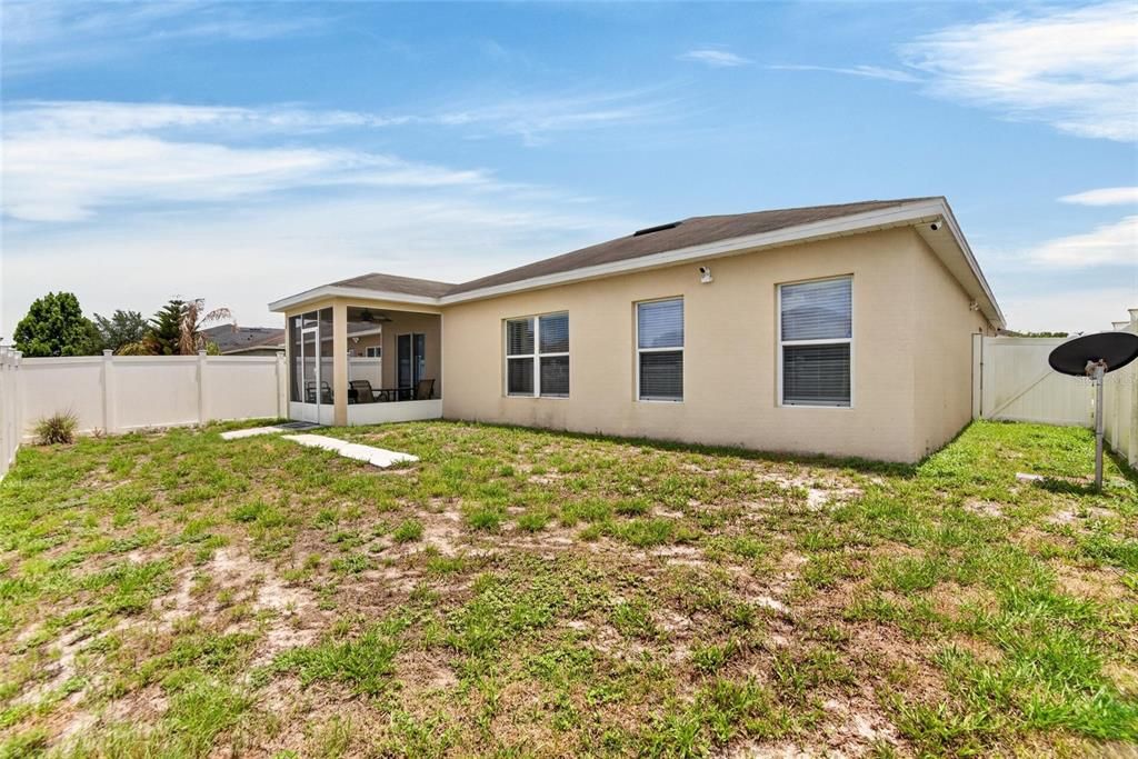 For Sale: $299,999 (4 beds, 2 baths, 1793 Square Feet)