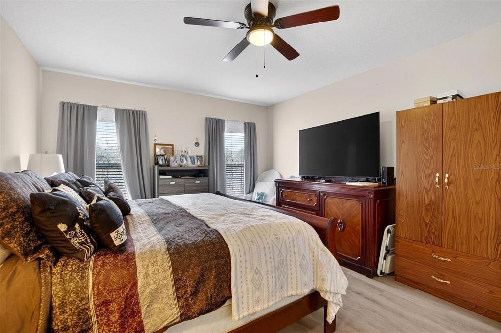 For Sale: $299,999 (4 beds, 2 baths, 1793 Square Feet)