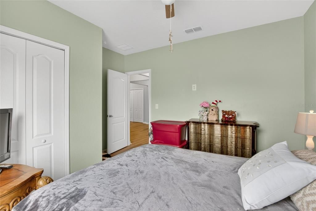 For Sale: $299,999 (4 beds, 2 baths, 1793 Square Feet)