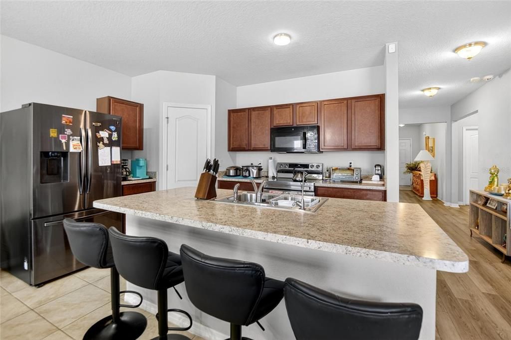 For Sale: $299,999 (4 beds, 2 baths, 1793 Square Feet)