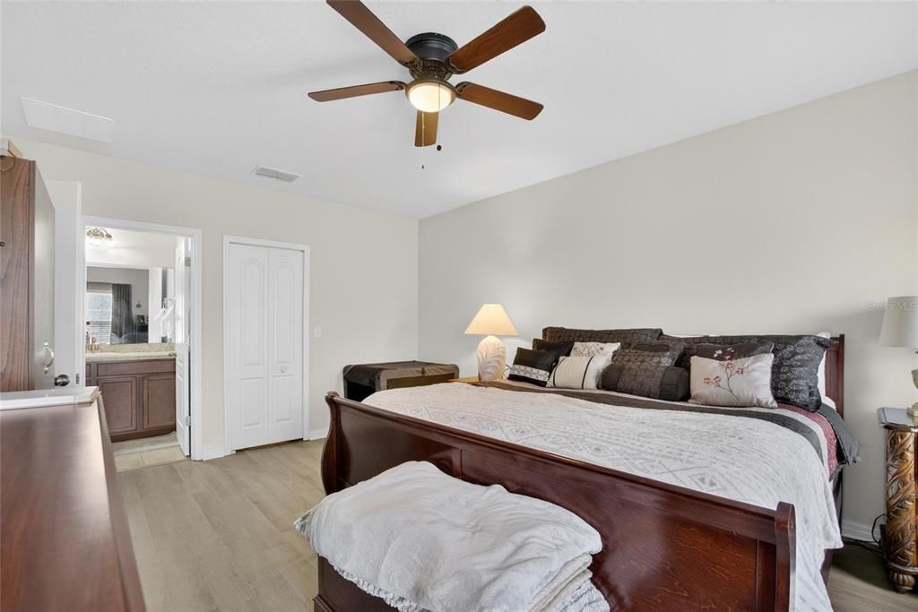 For Sale: $299,999 (4 beds, 2 baths, 1793 Square Feet)