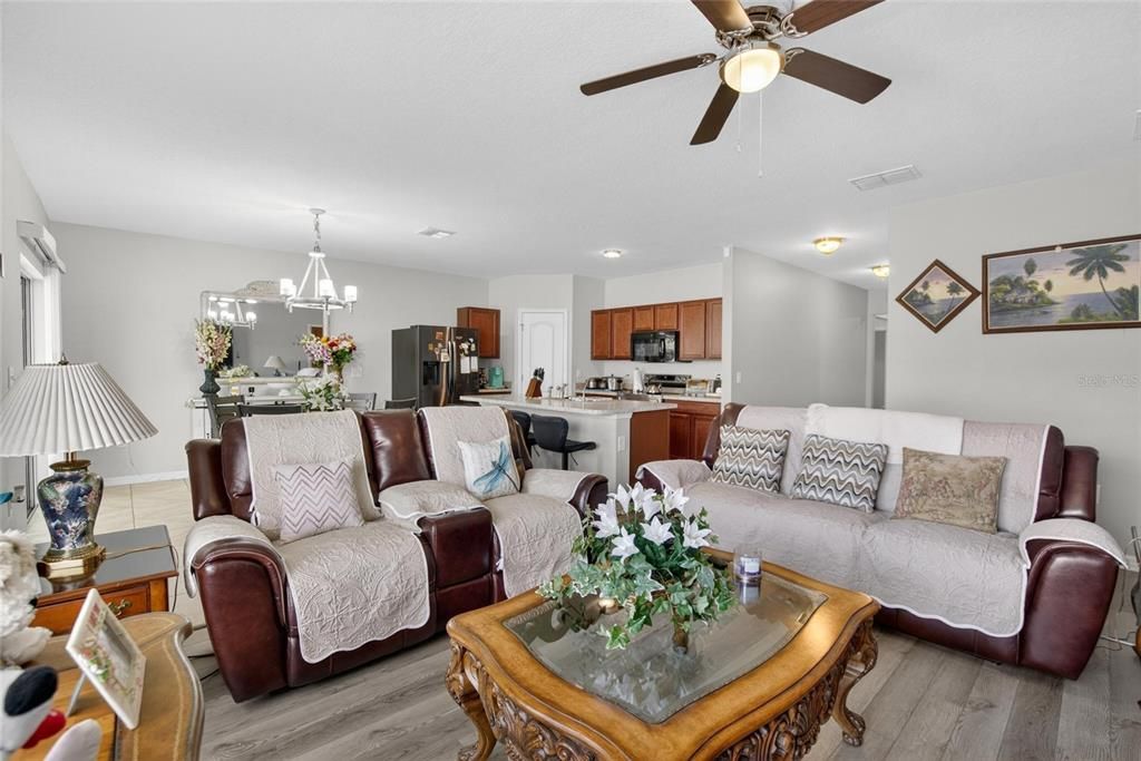 For Sale: $299,999 (4 beds, 2 baths, 1793 Square Feet)