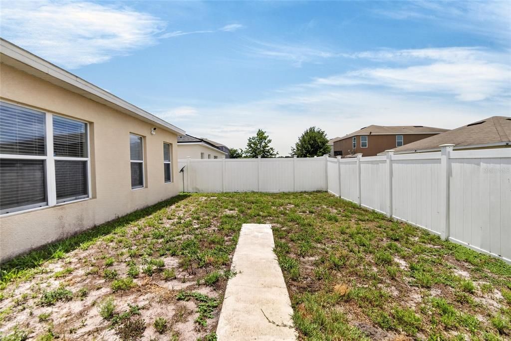 For Sale: $299,999 (4 beds, 2 baths, 1793 Square Feet)