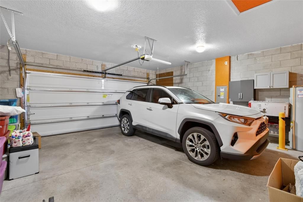For Sale: $299,999 (4 beds, 2 baths, 1793 Square Feet)