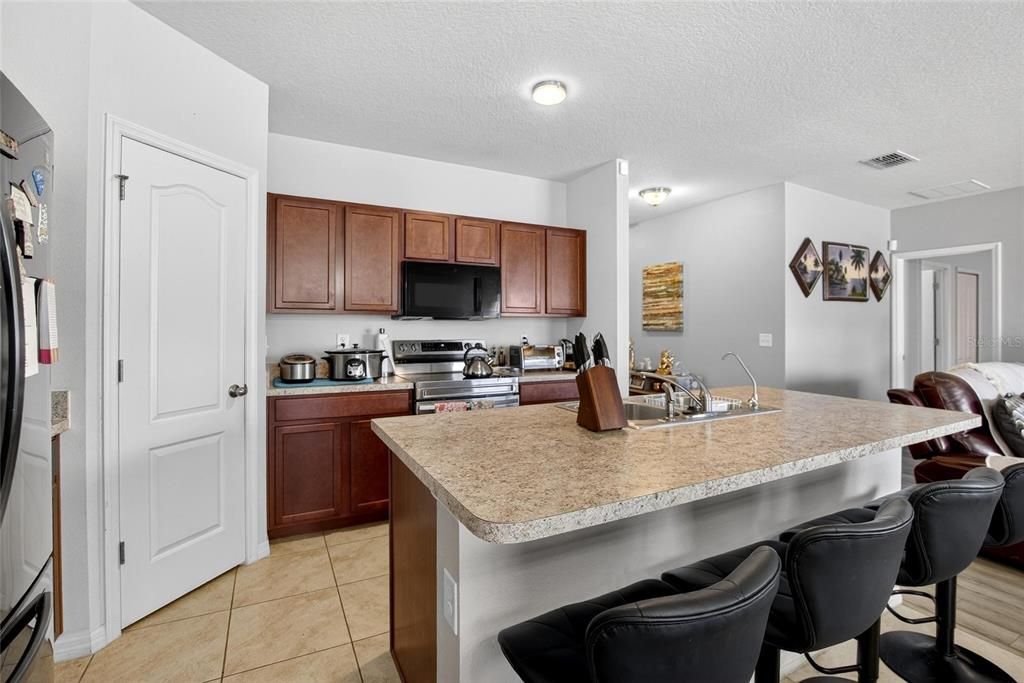 For Sale: $299,999 (4 beds, 2 baths, 1793 Square Feet)