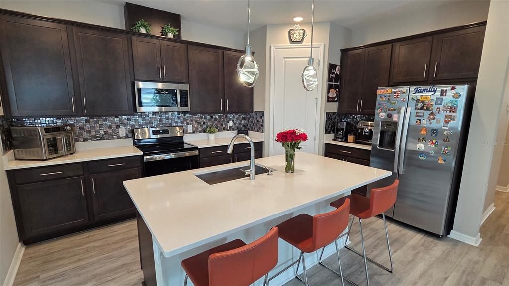 For Sale: $347,900 (3 beds, 2 baths, 1710 Square Feet)