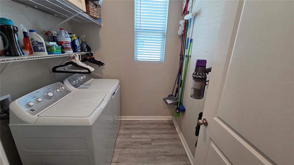 For Sale: $347,900 (3 beds, 2 baths, 1710 Square Feet)