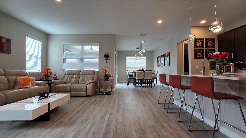 For Sale: $347,900 (3 beds, 2 baths, 1710 Square Feet)