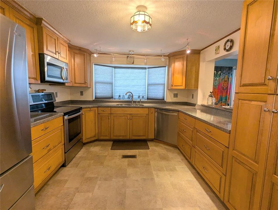 For Sale: $145,000 (2 beds, 2 baths, 1152 Square Feet)