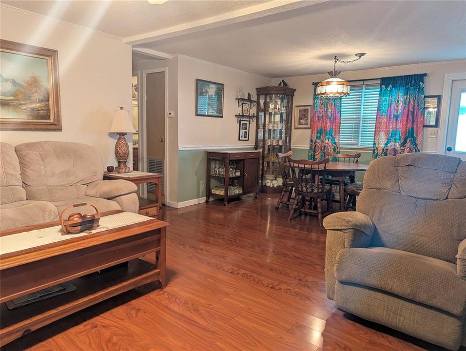 For Sale: $145,000 (2 beds, 2 baths, 1152 Square Feet)