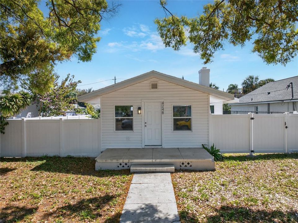 For Sale: $529,000 (3 beds, 2 baths, 1344 Square Feet)