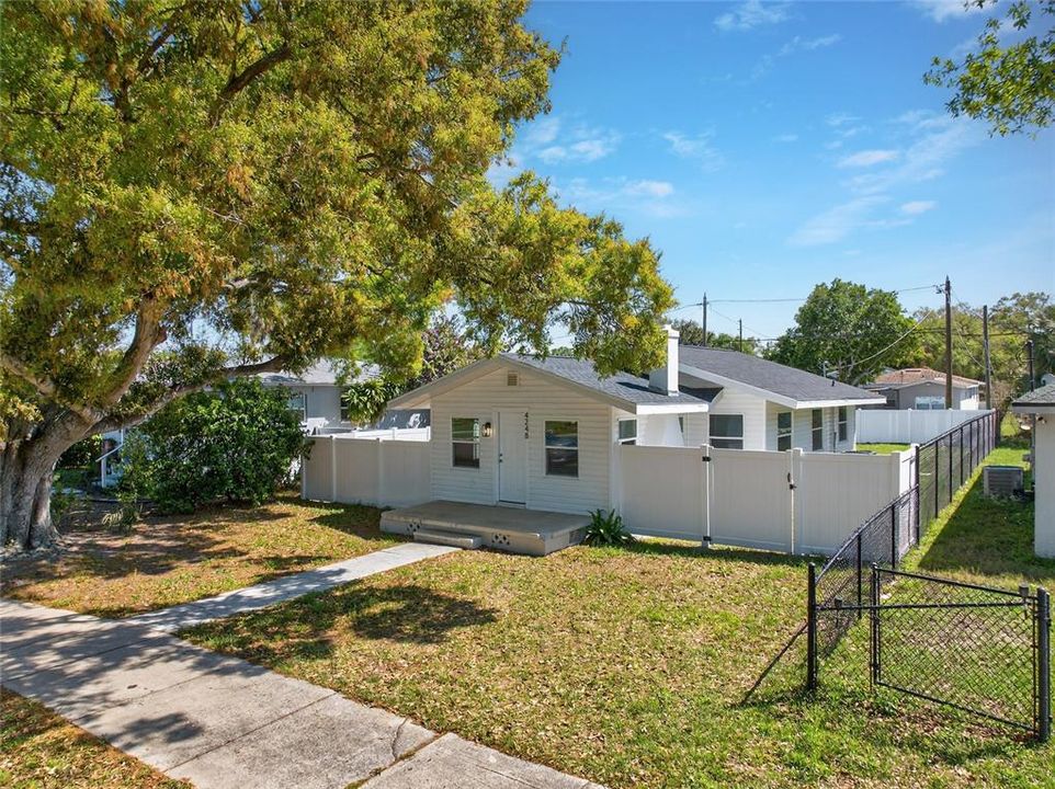 For Sale: $529,000 (3 beds, 2 baths, 1344 Square Feet)