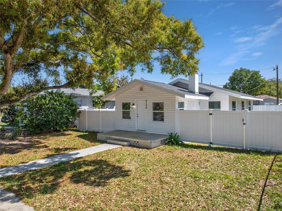 For Sale: $529,000 (3 beds, 2 baths, 1344 Square Feet)