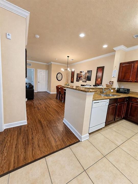 For Sale: $205,000 (2 beds, 2 baths, 1134 Square Feet)