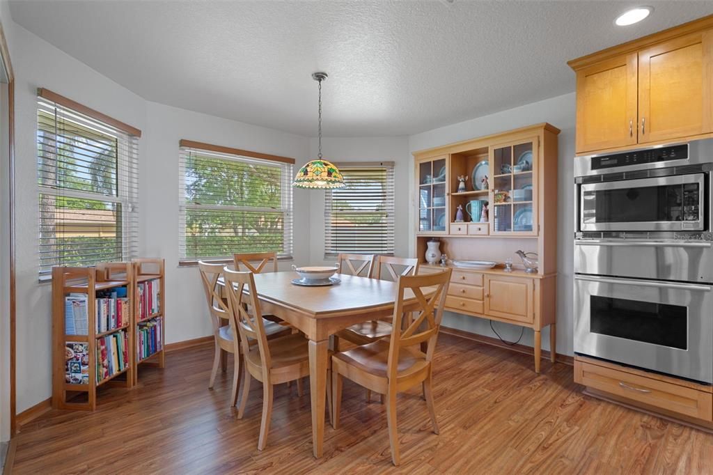 For Sale: $320,000 (3 beds, 2 baths, 1822 Square Feet)