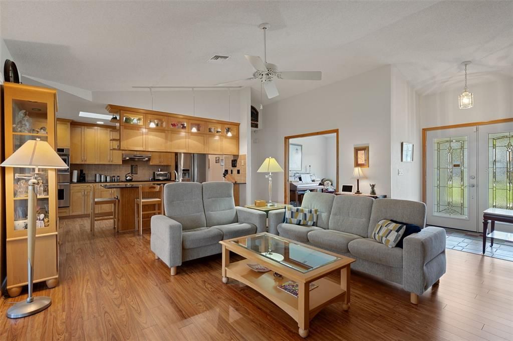 For Sale: $320,000 (3 beds, 2 baths, 1822 Square Feet)