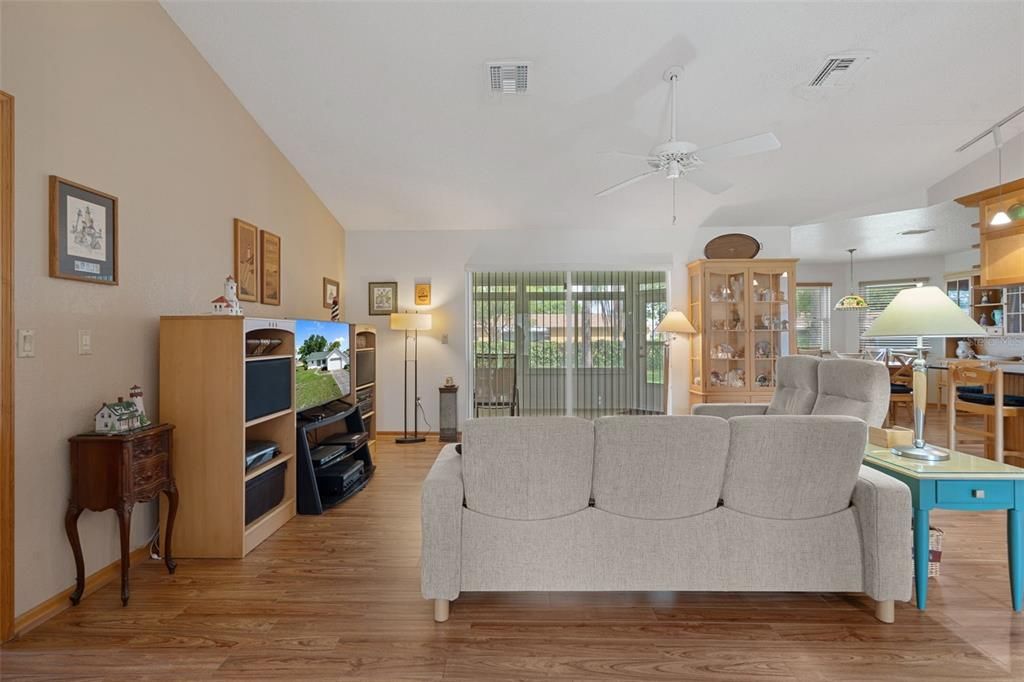 For Sale: $320,000 (3 beds, 2 baths, 1822 Square Feet)