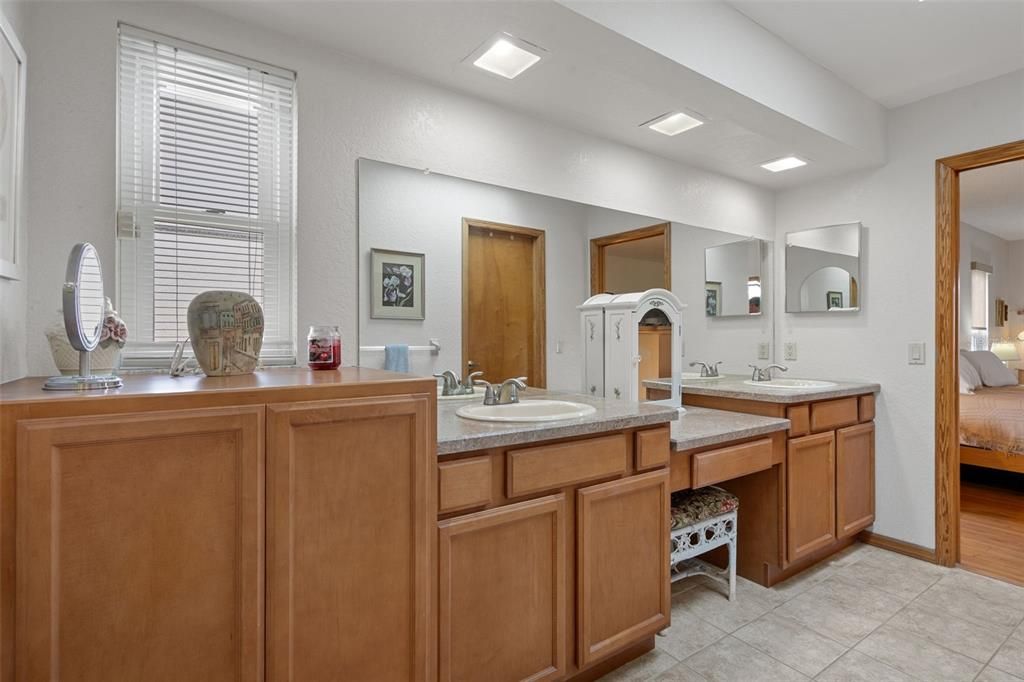 For Sale: $320,000 (3 beds, 2 baths, 1822 Square Feet)