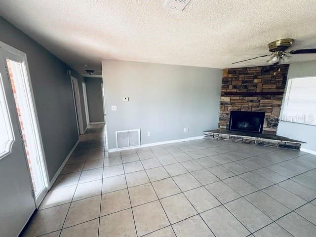 For Rent: $1,800 (4 beds, 2 baths, 1480 Square Feet)