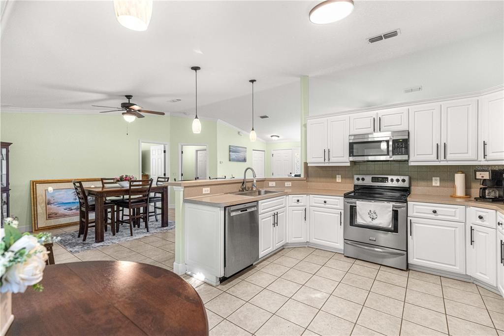 For Sale: $259,000 (3 beds, 2 baths, 1713 Square Feet)
