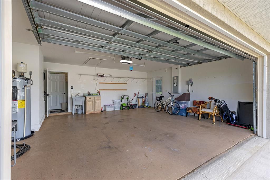 For Sale: $259,000 (3 beds, 2 baths, 1713 Square Feet)