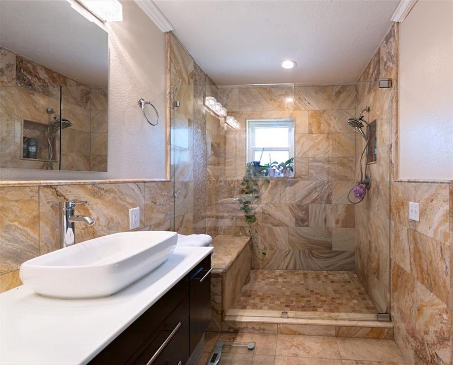 En Venta: $1,200,000 (4 camas, 3 baños, 2802 Pies cuadrados)