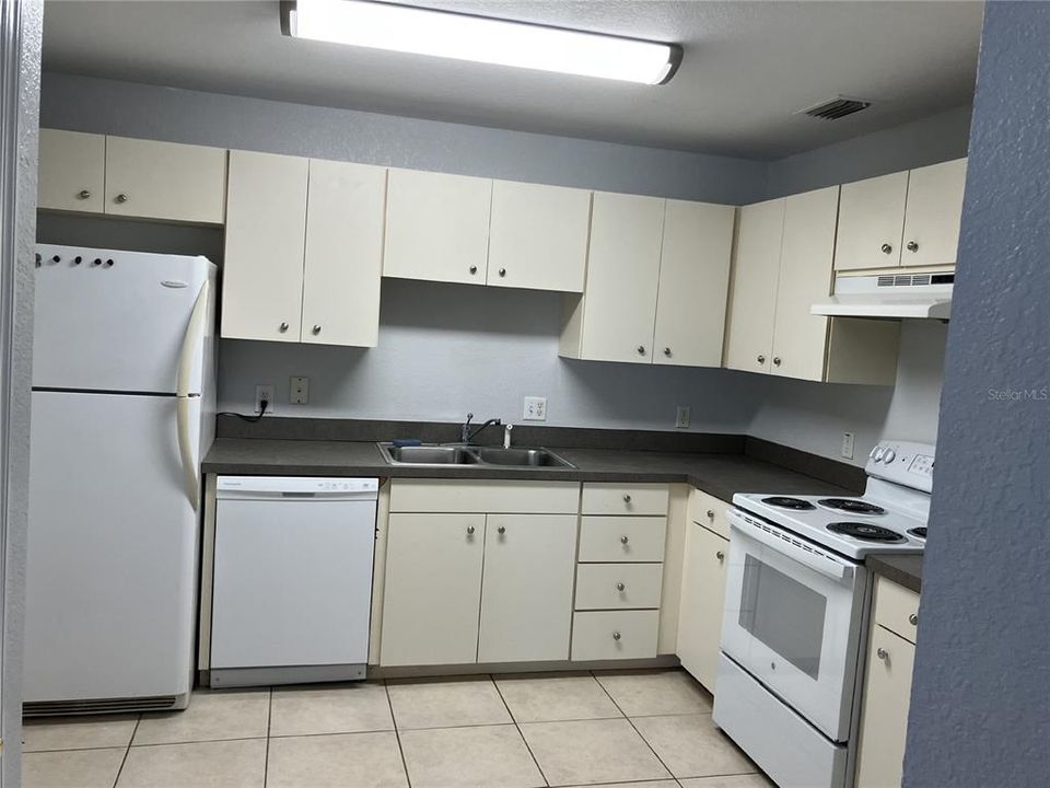 For Rent: $1,550 (2 beds, 2 baths, 942 Square Feet)