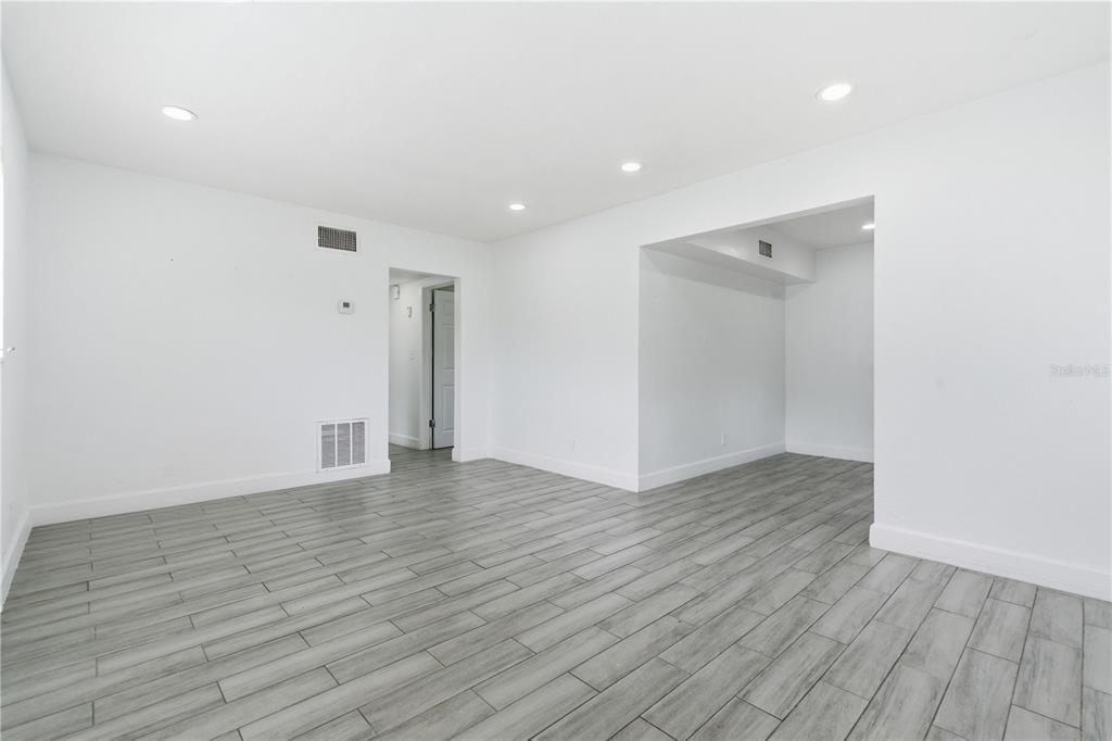 For Sale: $366,570 (4 beds, 2 baths, 1158 Square Feet)